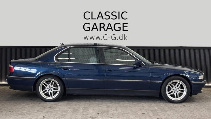 BMW 735 iL V8