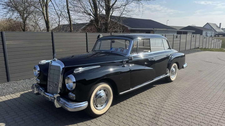 Mercedes-Benz 300 (W189) Adenauer