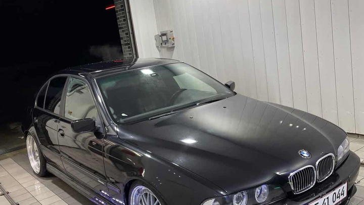 BMW 5 Series E39 540i 6 trins manuel