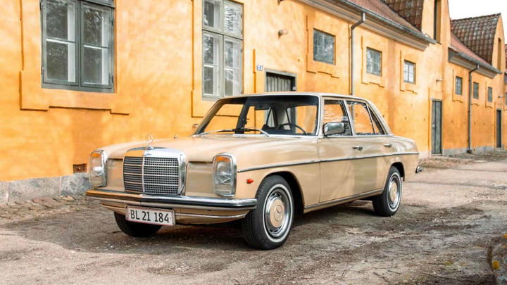 Mercedes-Benz 200 230 (W115) 8