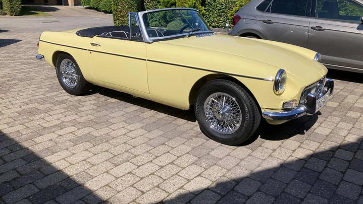 MG B 1800
