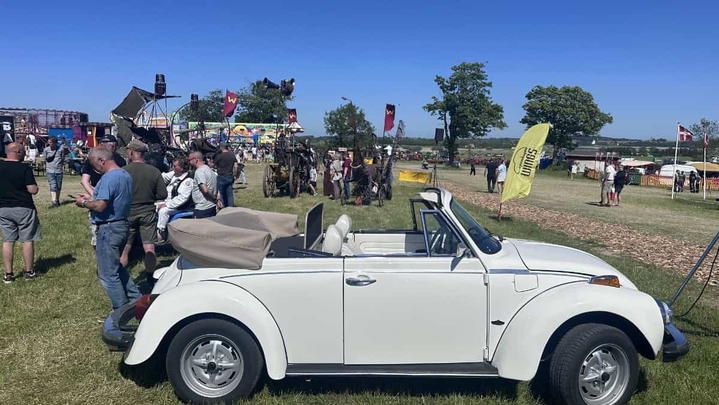 Volkswagen Beetle VW Bobbel 1303 Cabriolet Triple White Edition