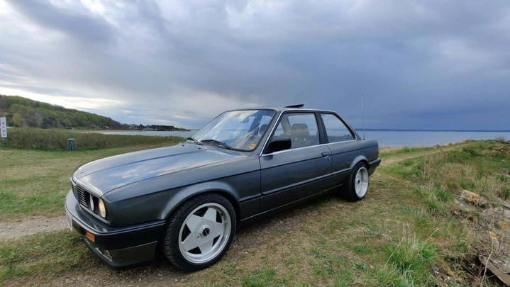 BMW 3 Series E30 320i