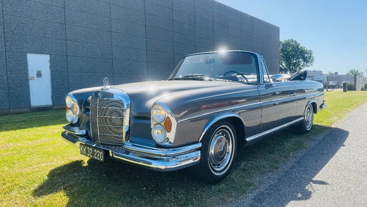 Mercedes-Benz 220-280 (W111) cabriolet