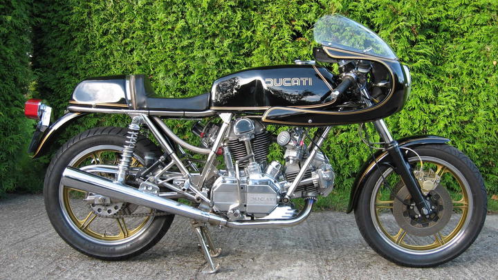 Ducati 900 SS