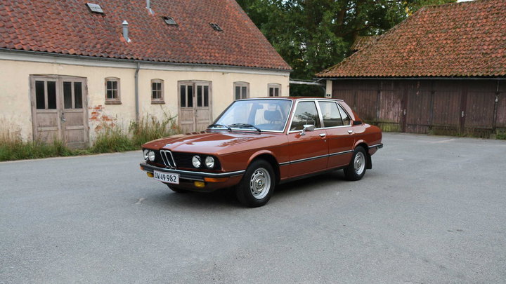 BMW 5 Series E12 518i
