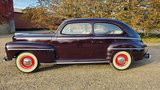 Ford De Luxe UPER DELUXE TUDOR SEDAN