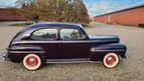 Ford De Luxe UPER DELUXE TUDOR SEDAN