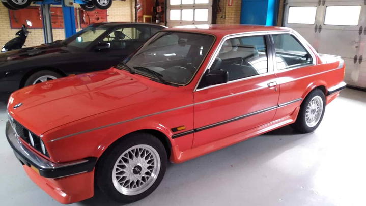 BMW 3 Series E30 2000